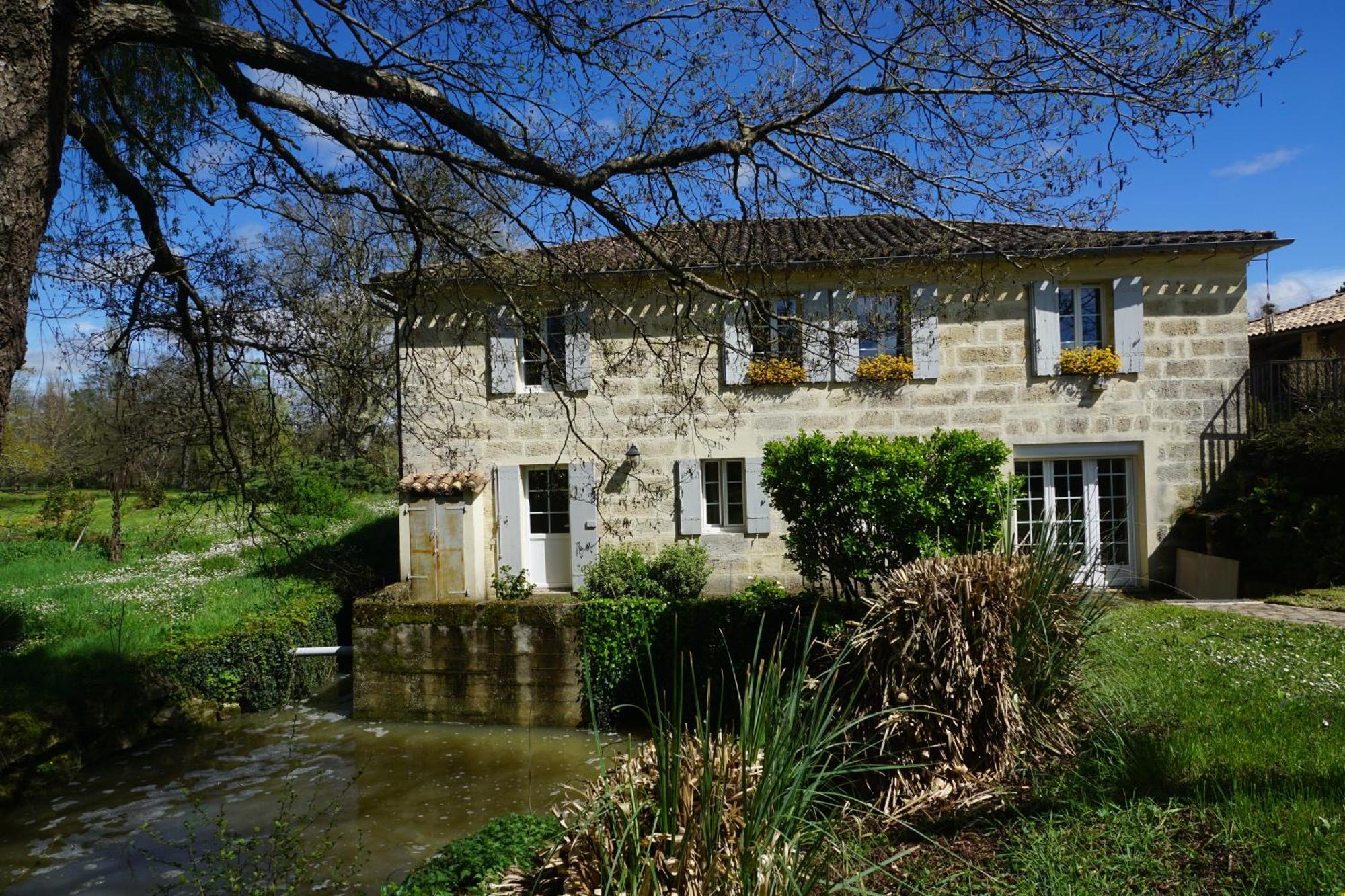 Отель Moulin Notre Dame Saint-Genes-de-Castillon Экстерьер фото
