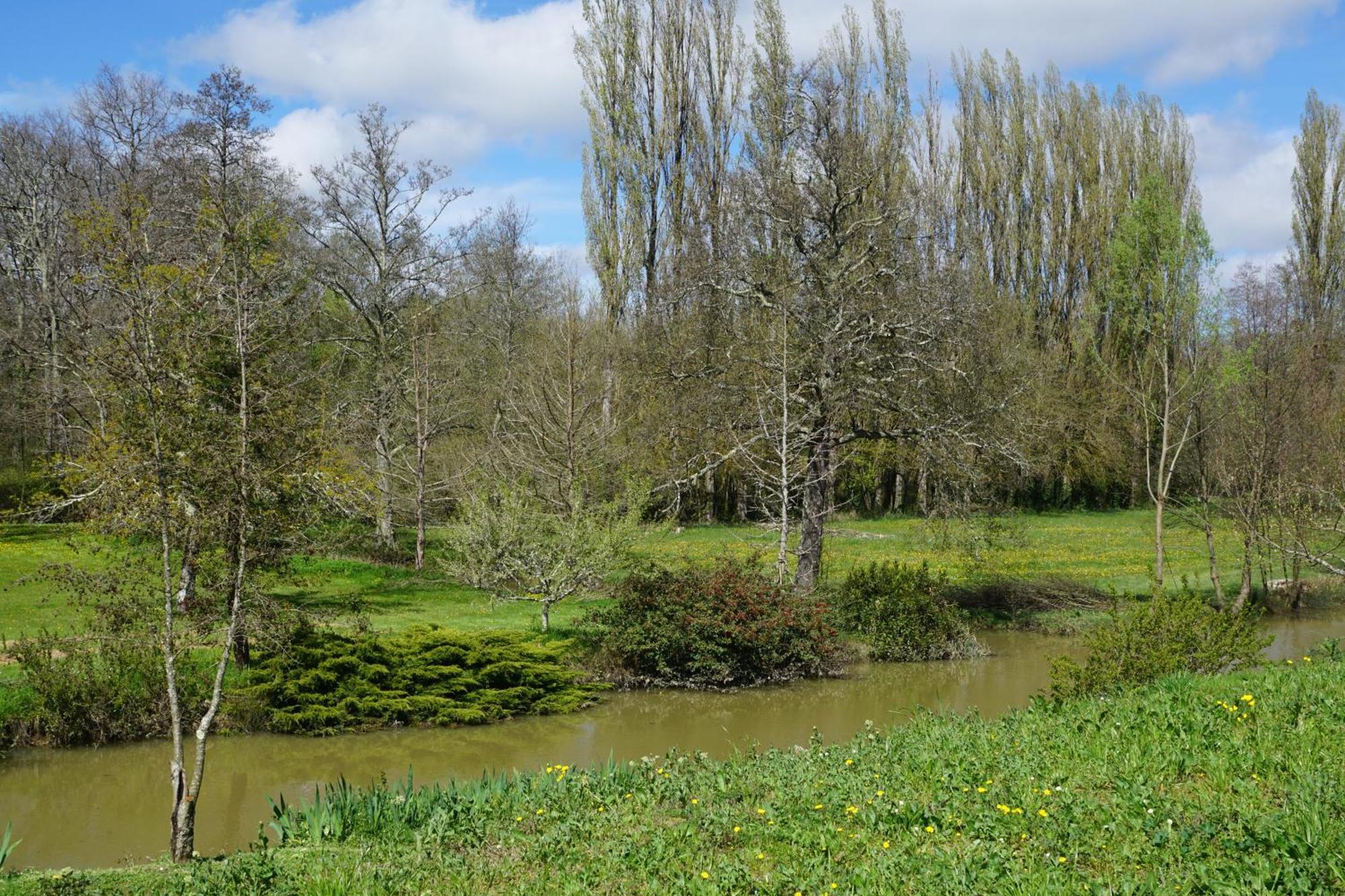 Отель Moulin Notre Dame Saint-Genes-de-Castillon Экстерьер фото